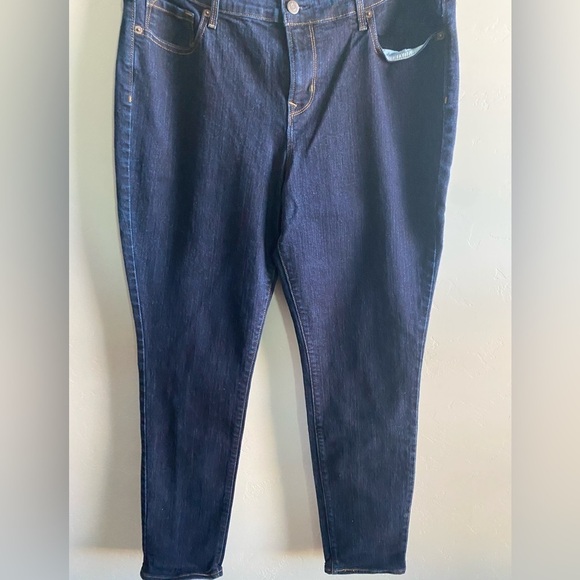 Old Navy - Curvy Dark Wash Mid-rise Jean - Picture 3 of 8
